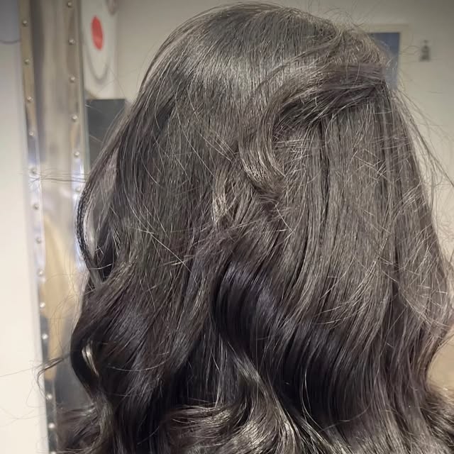 Dark wavy curls